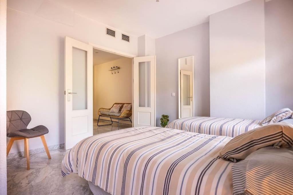 Apartamento Ronda De Triana 45 Sevilla Bagian luar foto