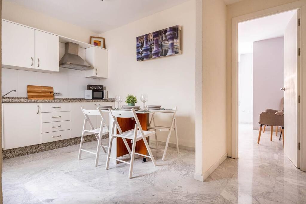 Apartamento Ronda De Triana 45 Sevilla Bagian luar foto