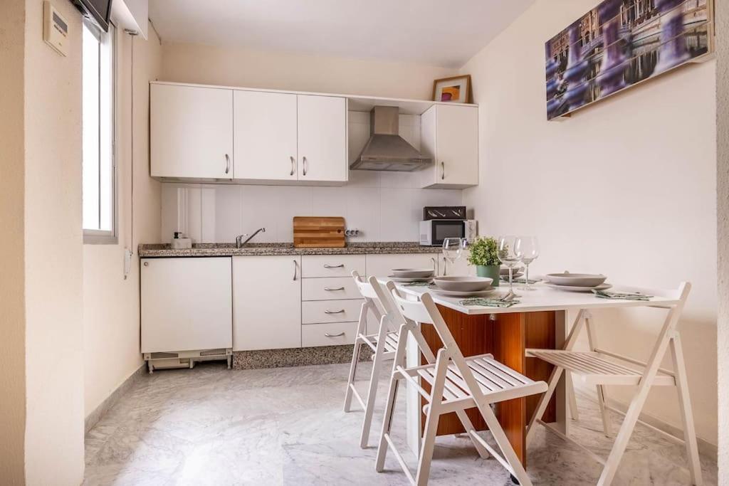 Apartamento Ronda De Triana 45 Sevilla Bagian luar foto